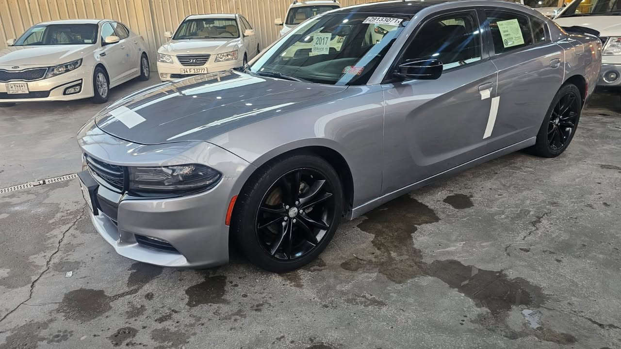 جارجر ١٧ اصل رقم بغداد ضربه جاملغ وبنيد وباب مصبوغ ناصريه مركز ب١٧٥ وبيها مجال بسيط***********
