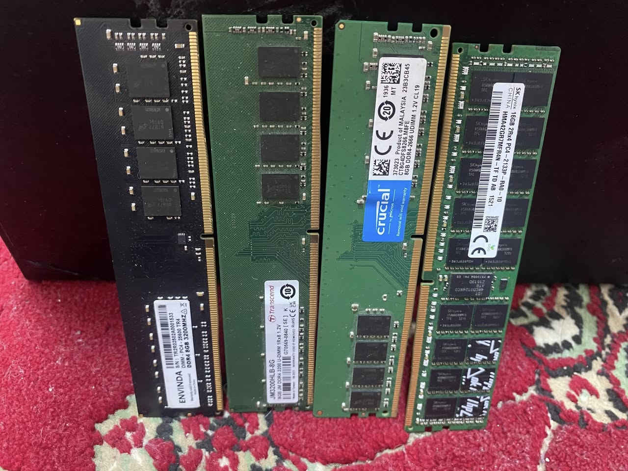 8 رامات DDR4  ست قطع 8g وقطعتين 16 g
والهاردات 3 قطع Kingston 120 g واحد مال لابت توب128 و m.2 واحد تيرا كلهن مفحوصة وشغاله بس الرامات الاربعه الفوك ما مفتوحه كبس شركه 
نظام البيع مزاد ابيعهن كلهن شلع


**إذا كنت صاحب هذا الإعلان وتريد حذفه لأي سبب، رجاءا أرسل رسالة إلى الدعم الفني**