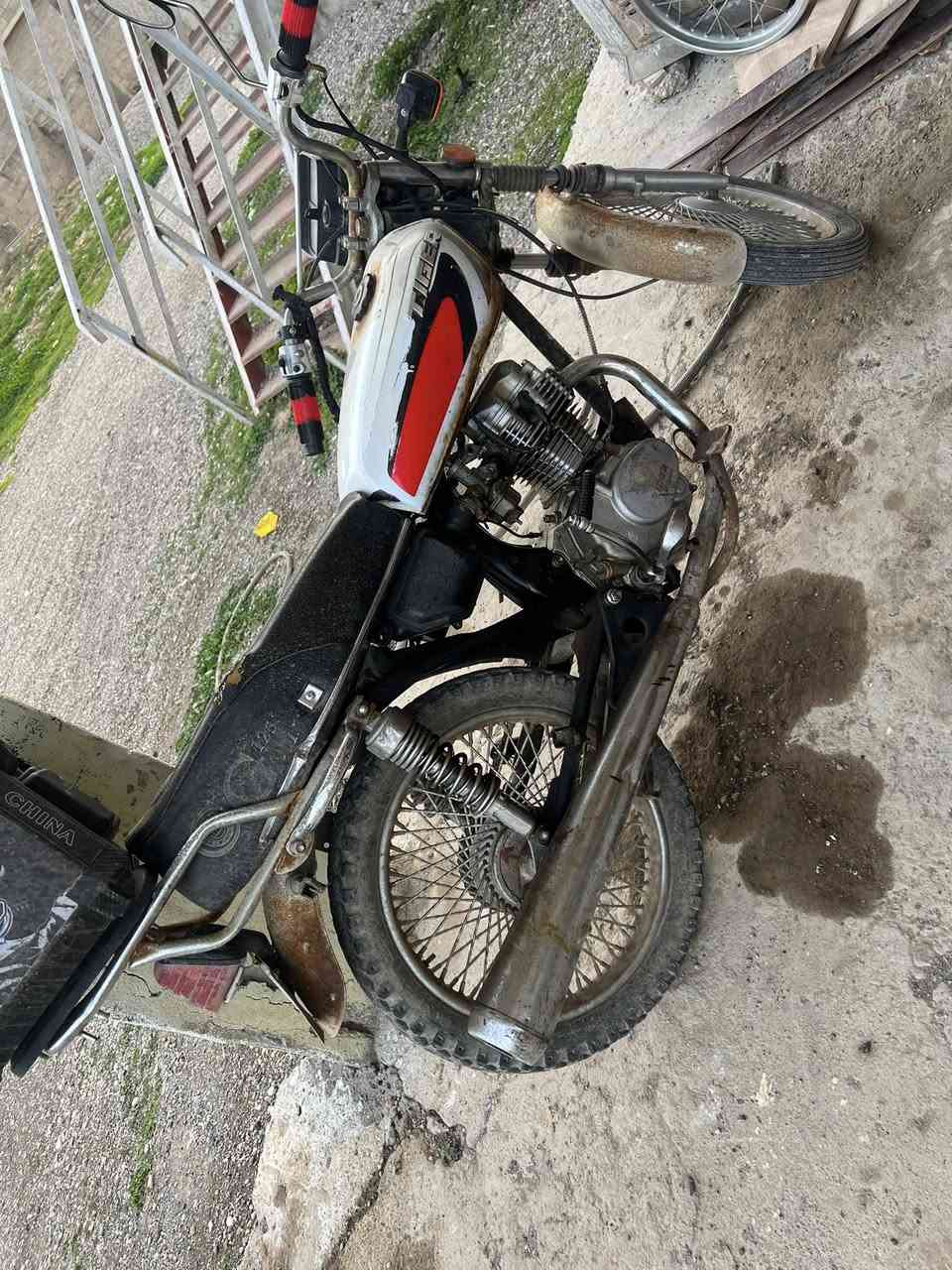 سلام عليكم تايكر موديل 20 نضيف. كهرباياتو كلا شغاله محرك شرط لادخن وإلا بخار العسر 250  بي مجال شي قليل المكان جنوب الموصل قريه السفينه الرقم***********
