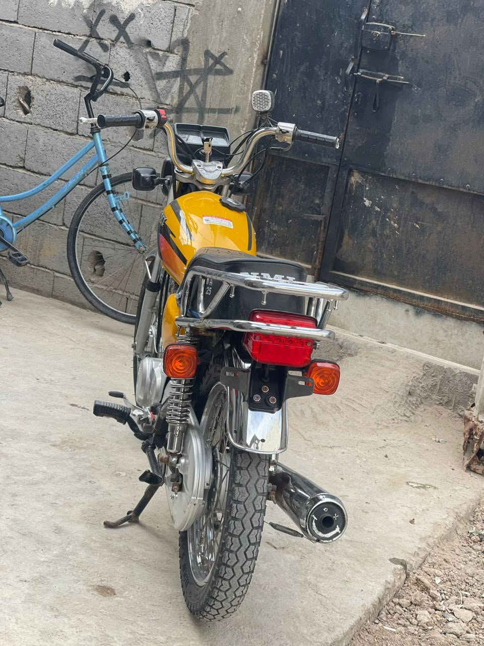 (سلام عليكم)دراجة نامة شلامچة
1.مكينة نامة موديل 2023برغي ما مفتوح بيهة 
2.ادوات مكفولة من السرقة اتكاتب وياك وين تريد 
3.سعر 700 وبيهة مجال لطيبين
عنوان (بصرة ابو الخصيب)
4.كهربائيات كلهة شغالة
للتواصل (***********)
