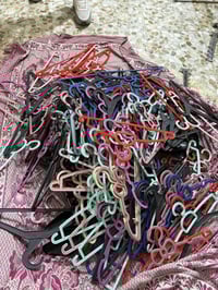 أحذية ٣٠ • استانات أحذية ١٥٠ • تعاليك ملابس ٢٠٠+