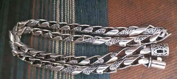 زنجيل فضه ايطالي وزنه 144 غرام مختوم ب250 الف 
بغداد الدورة ***********
