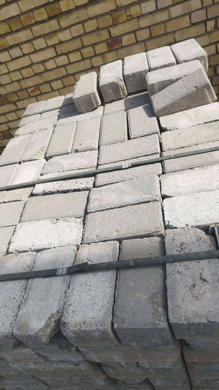 ‏مقرنص طابوقه مستعمل شيء بسيط و بحاله جيده و نظيف
‏
‏عندي بيهن تقريباً 3 سكيبات
‏
‏
‏سعر المتر 4 آلاف دينار 
‏
‏
‏و متوفر توصيل عندي لكل مكان .
‏
‏واتساب ***********
‏
‏العنوان بغداد
