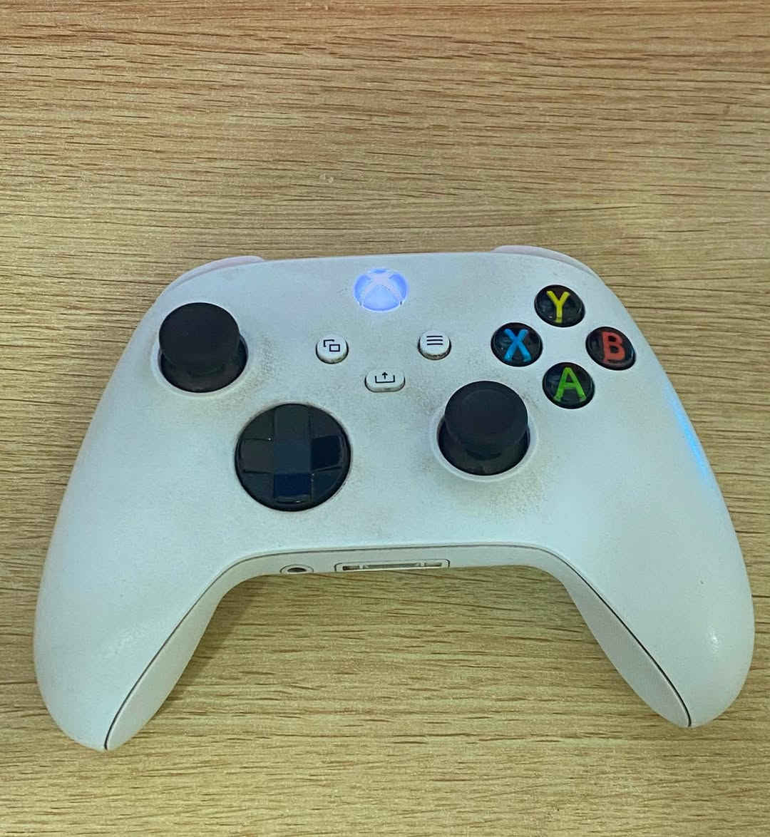 اكس بوكس سيريس اس 512 g كامل ملحقاتة  
يدة اكس بوكس سيريس اس اصلية
يدة اكس بوكس وان اصلية 
هارد hhd 1t 
يو بي اس 850AV

سعر 550 الف 
تواصل واتس اب ‭***********‬

