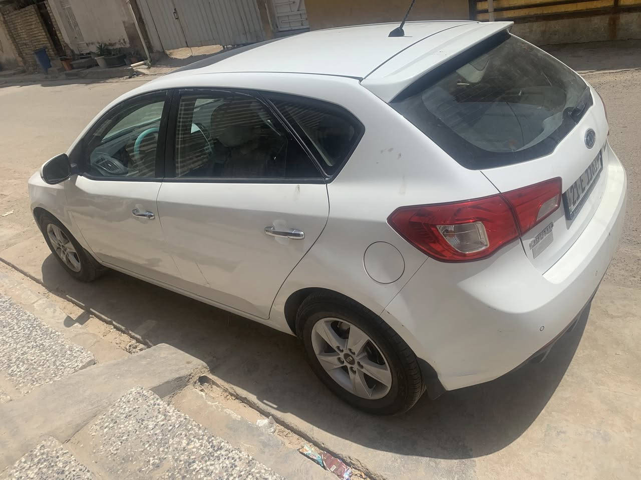للبيع فقط نقد بدون لامرواس ولا قسط 
سيراتو موديل ٢٠١٢ هاج باك خليجي بيها سونار داخل المنشور تريد تحويل تريد وكاله رقم سليمانيه جديد وهزه جديده سياره فول عده البصمه بيها صبغ ٣ قطع فقط كلير اثر شخوط لاضربه ولامعجون سياره جاهزه من كلشي تبريد ثلج صدر امامي خلفي جديد تخم تاير هسه شاده كلوب مابيها نقص مال جناي تعبان عليها 
مكينه   ٢٠٠٠ دوش 
فتحه 
تحكمات
شفتات 
مري شفط 
مري كهرباء شاشه 
كامره 
جلد 
مكاني بياع قرب تقاطع درويش 
*********** 
السعر ٨٨ بيها مجال بسيط
