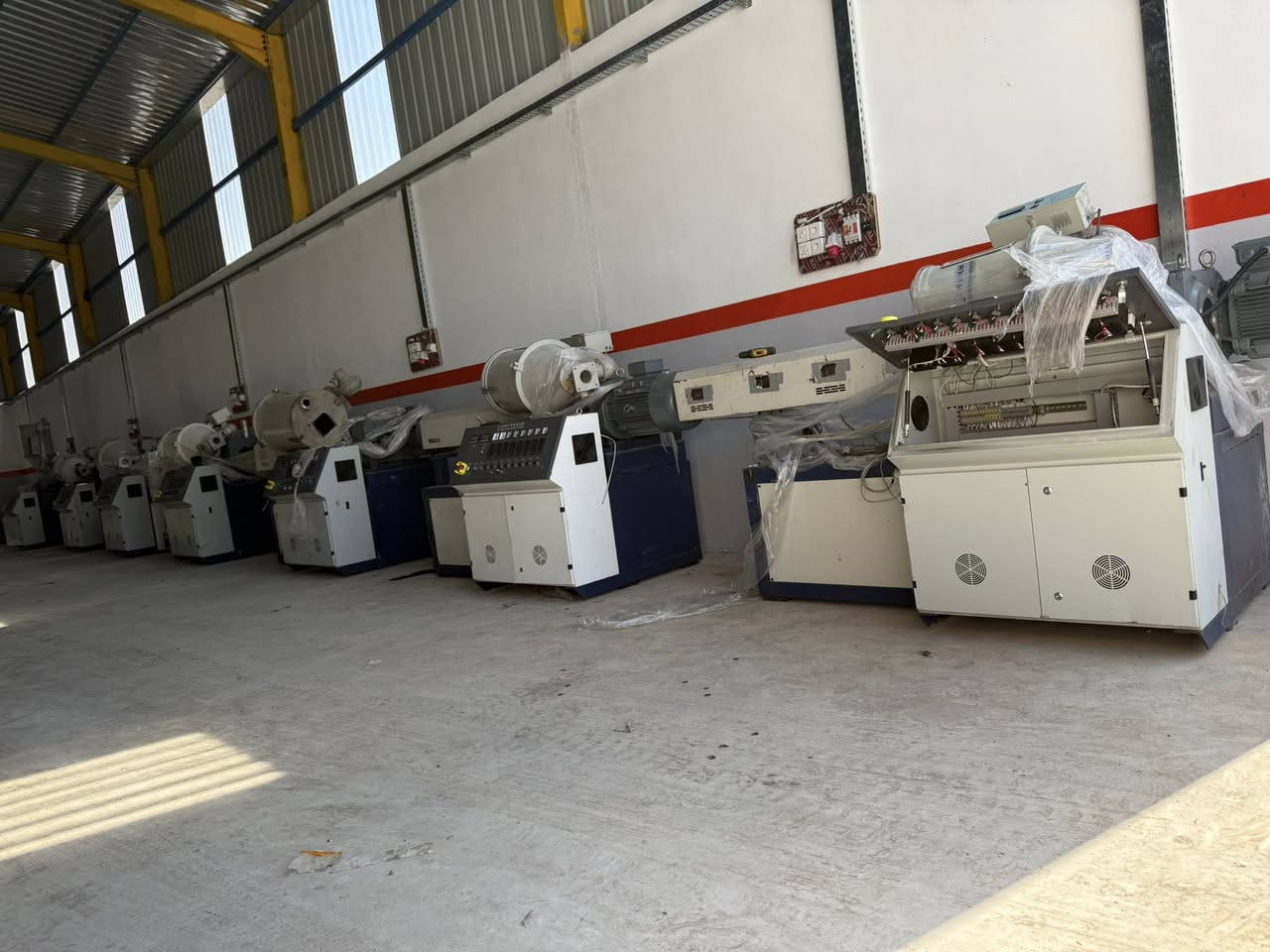 السلام عليكم ورحمة الله وبركاته
بحمد الله وصول مكائن بلاستيك تنفع ل اصحاب معامل بوري ماء او خرطوم مياه زراعي او انتاج اي منتج متعلق ب مواد pp اوppr او pe 
(بي بي ار او بولي اثيل او بولي بروبلين) حجم السلندر ٦٥ ملم قدرة المحرك 25 حصان ثري فيز تحكم انفرتر متحسسات امبيرية لكل سخان مرواح تثبيت حرارة السلندر نوع المحرك  والكير بوكس             JIC ASIA DRIVE ١٤٧٠ دورة لكل دقيقة طول البرينة ٢ متر 
للمعلومات الاتصال على الرقم 
***********
متوفر واتس اب 
مع التقدير
