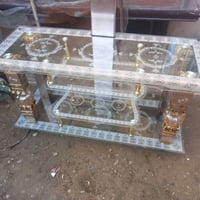 ميز • نظيف • عليه مجال