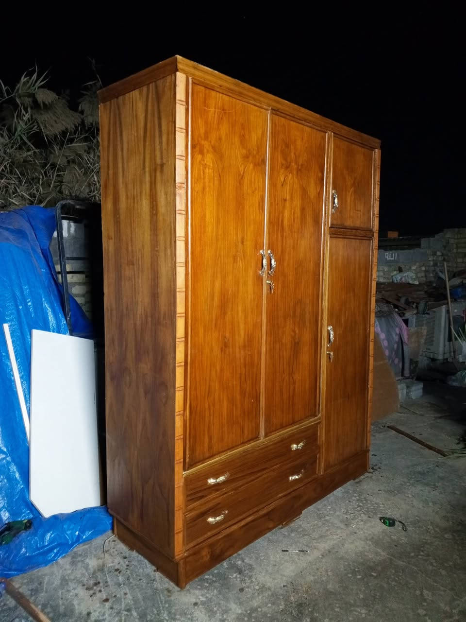 كنتور صاج 3 ابواب ابو الملحق وقلاب  كلش ضخم ونضيف ومرتب
الصاج الثكيل 
السعر 200 نهايته 
الشراي يجي خاص او يتصل***********
