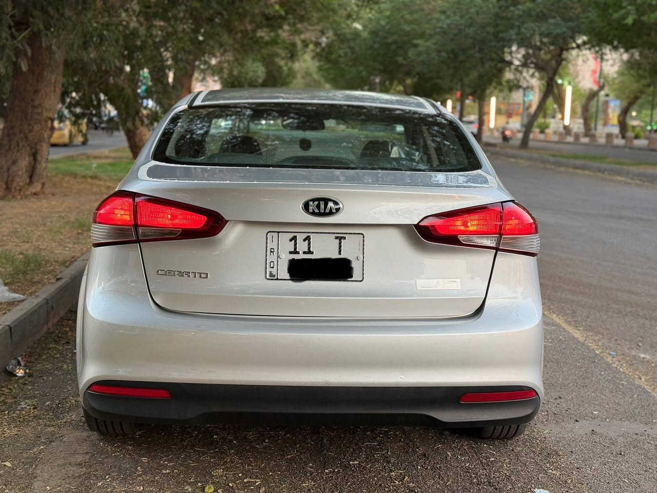 يا الله 
سيراتو 2017 خليجي الشركة العامة 
رقم بغداد الجديد بسمي شخصيآ محرك 1600
السيارا جديده مثل مجاي تشوف ماشيه 75 حقيقي
كفالة عامة ما عدا هاي الضربة فوگ التاير الايسر الخلفي
وما معدله على وضعها السعر 140 مكان السيارة نجف
***********
