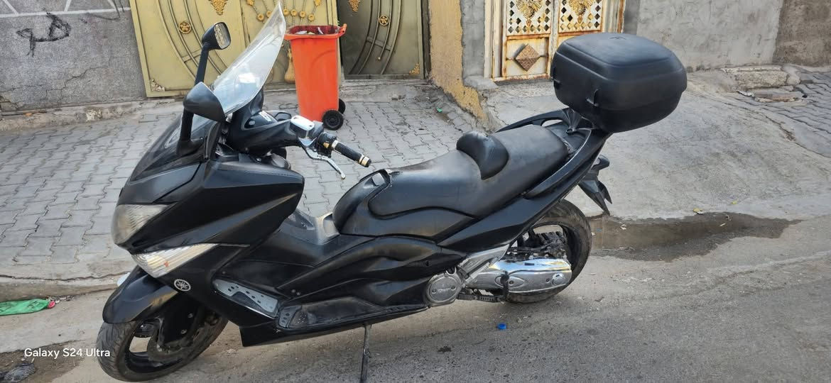 السلام عليكم ورحمة الله وبركاته 
دراجة tmax 2011 مرقم وبأسمي 
رقم بغداد 
مكاني بغداد حي طارق 
هاتف /***********
