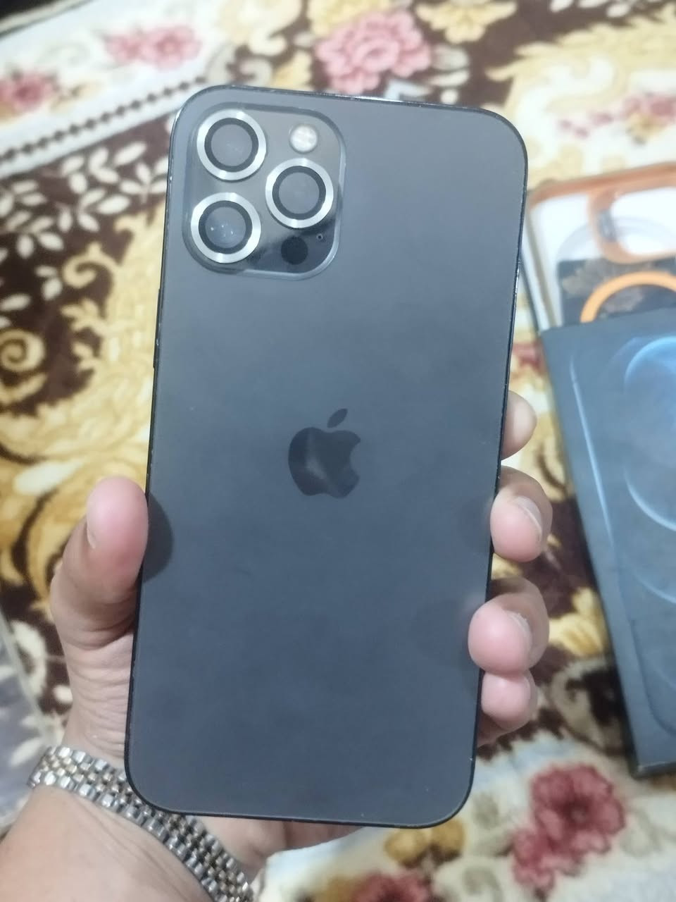 12 برو ماكس ذاكره 256 ومبدل شاشه فقط وكاله جهاز نظافه 100% السعر خاص مكاني نجف***********
