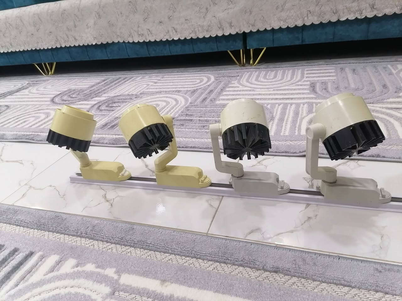 (مكلف بالنشر) سبوت لايت تراك سكة
اربع ازواج مستخدمات شهرين تقريبا بمحل
البيع بسبب تعزيل المحل
شغالات تجي تفحص وتشوف بعينك
واقتنع يله تاخذ


**إذا كنت صاحب هذا الإعلان وتريد حذفه لأي سبب، رجاءا أرسل رسالة إلى الدعم الفني**