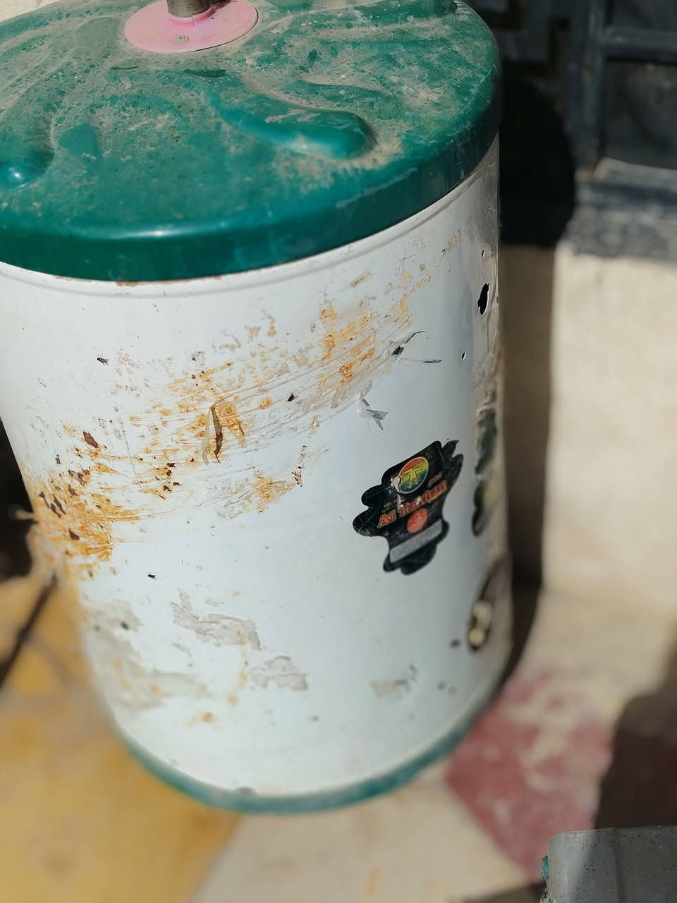 للبيع غساله سعر ٦٠ شرط وسخان سعر ٢٥ وشافطه سعر ٣٠ تواصل واتساب ***********
