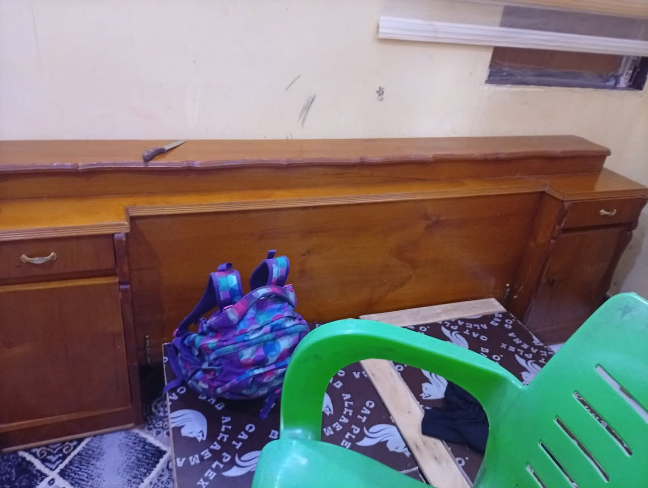 السلام عليكم  غرفه احطاطه 7 ابواب مع الملحق مع الجربايه والزاوية وميز ابو تواليت السعر 550 وبيه مجال الاتصال على ***********عنوان  بعقوبة التحرير مجاور حسينيه التحرير مقابل مدرسة سيده النساء
