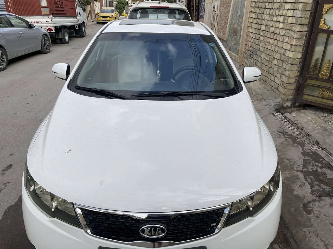 السلام عليكم للبيع سيراتو 2013 بدون صبغ بيها بارد بالداير مال جاملغ الخلفي فقط اسبير مازل كير مكينه تبريد صدر كفاله  فول مواصفات ماعده البصمه مكاني بغداد السعر 113 وبيها مجال للطيبين ***********
فتحه 
إشاره ب مري 
شفتات استيرن 
لد نهاري 
تحكم استيرن
