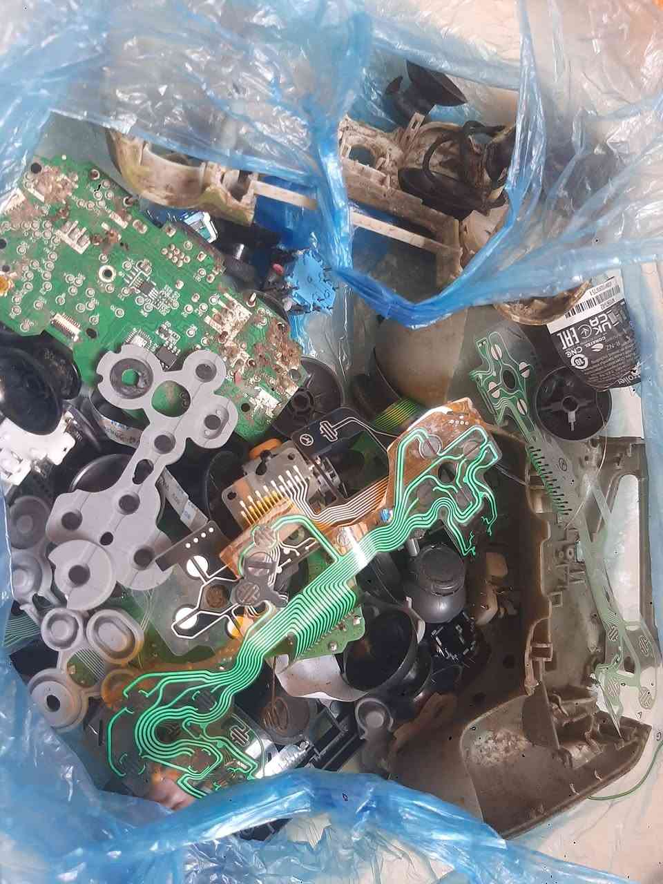 سلام عليكم ورحمة الله وبركاتة
هذني مدري شنوا بطاريه وخرايط وهواي اشياء 
مال اتاري 
مكان كركوك توصيل ماعندي 
سعر 25الف


**إذا كنت صاحب هذا الإعلان وتريد حذفه لأي سبب، رجاءا أرسل رسالة إلى الدعم الفني**