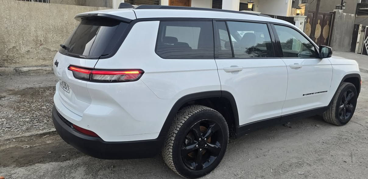 🚙💥 للبيع – جيب كرانـد شيروكي بلاك توب..2023 (7 راكب) – وارد أمريكي 🇺🇸💰 السعر: 26400دولار 💵
📍 الموقع: بغداد – البنوك / شارع الكنيسة
📞 للاستفسار: ☎️ ***********
🔹 المواصفات:
⚙️ المحرك: V6 سعة 3600
📏 العداد: 39,000 ميل
🚘 رقم: أربيل
📄 وكالة أو شرط تحويل باسمك
✨ الإضافات والمواصفات المميزة:
تشغيل سياره بصمه ..صندوك كهرباء.تشغيل عن بعد .
🛡️ رادار أمامي + مانع تصادم
🚨 مانع تصادم خلفي
📱 شاحن موبايل وايرلس
🎥 شاشة لمس مع كاميرا دوارة
🗺️ نظام خرائط (GPS)
⚙️ كير شفتات بالستيرن
💡 مصابيح أمامية وخلفية LED
💺 مقعد السائق كهربائي
🧼 دواخل جلد
👨‍👩‍👧 مقاعد متصلة (7 راكب)
📶 بلوتوث + محدد سرعة (Cruise Control)
🔊 حساسات خلفية
🛠️ الملاحظات:
🔧 حادث خفيف: تبديل بنيد فقط + صبغ ربع جمغ يسرة وخشم بسيط جملغ يمين ..
💥 إيرباك ستيرن ودشبول طاك سستم (راجع)
✅ السيارة جاهزة من كلشي – لغود، شواصي، مكينة، دواخل مكفولة
💰 السعر: 26400دولار 💵
