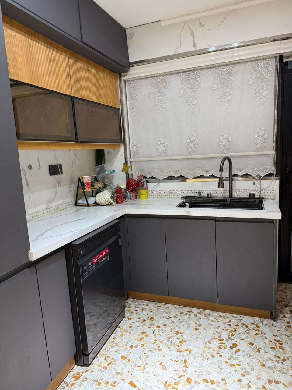 كاونتر مودرن تصميم حديث استعمال قليل للبيع 
يحتوي على مرشحة وطباخ وفرن جديد جداً بدون اي خدوش او ضرر  
مع ميز تلفزيون من نفس التصميم والترتيب فقط الميز بدون التلفزيون 
اريده ب3 ملايين 
مكاني بغداد غزالية


**إذا كنت صاحب هذا الإعلان وتريد حذفه لأي سبب، رجاءا أرسل رسالة إلى الدعم الفني**