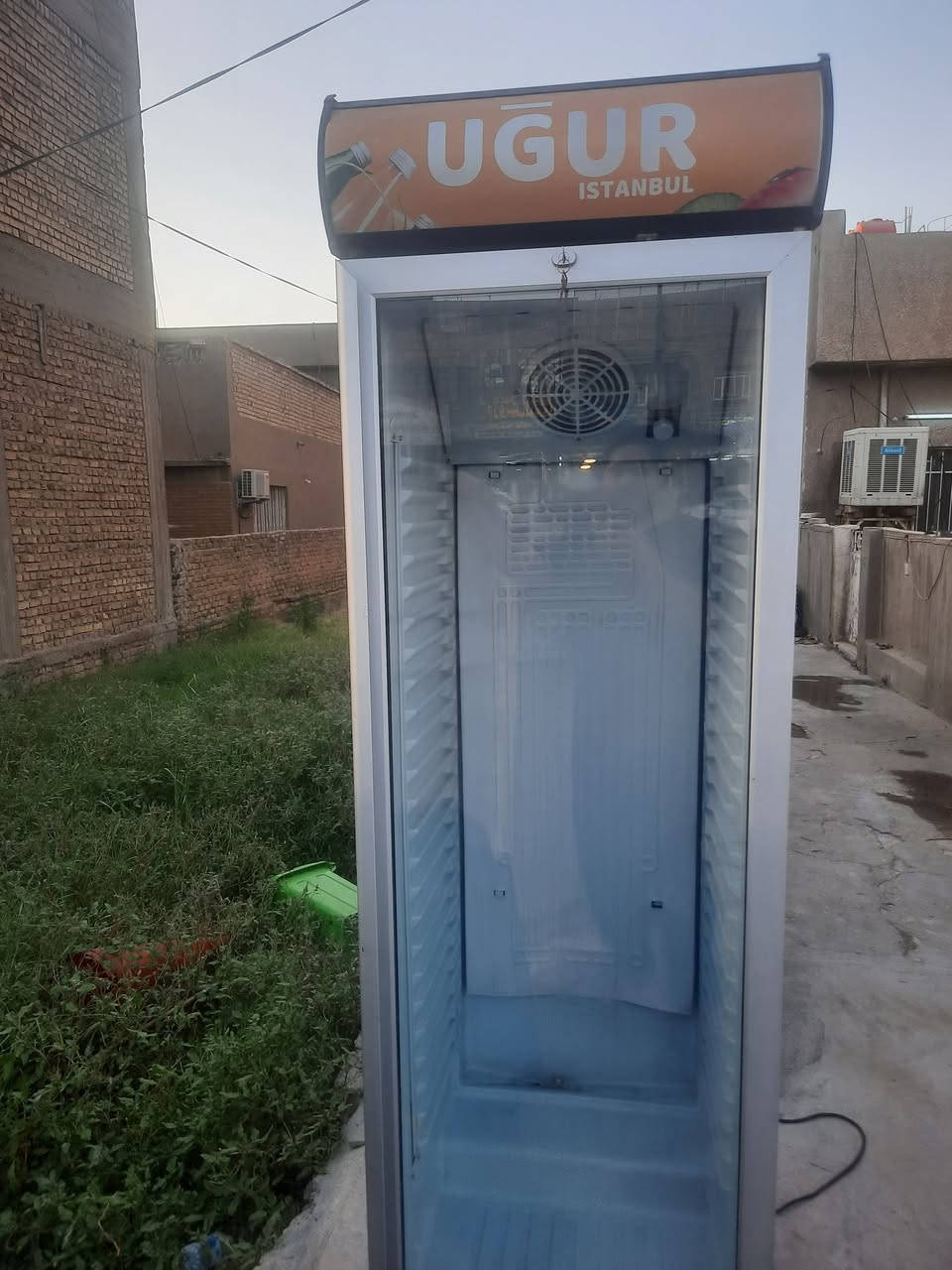 للبيع عارضه ٣٣ قدم مستعمله قليل ٣٠٠ وبيها مجال ***********
