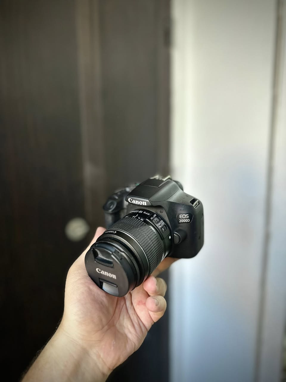 كانون ٢٠٠٠ دي مستخدمه  شي بسيط جدا نظافه  فووول  مع حقيبه ورام  السعر ٣٦٥ الف  موجود توصيل ***********
