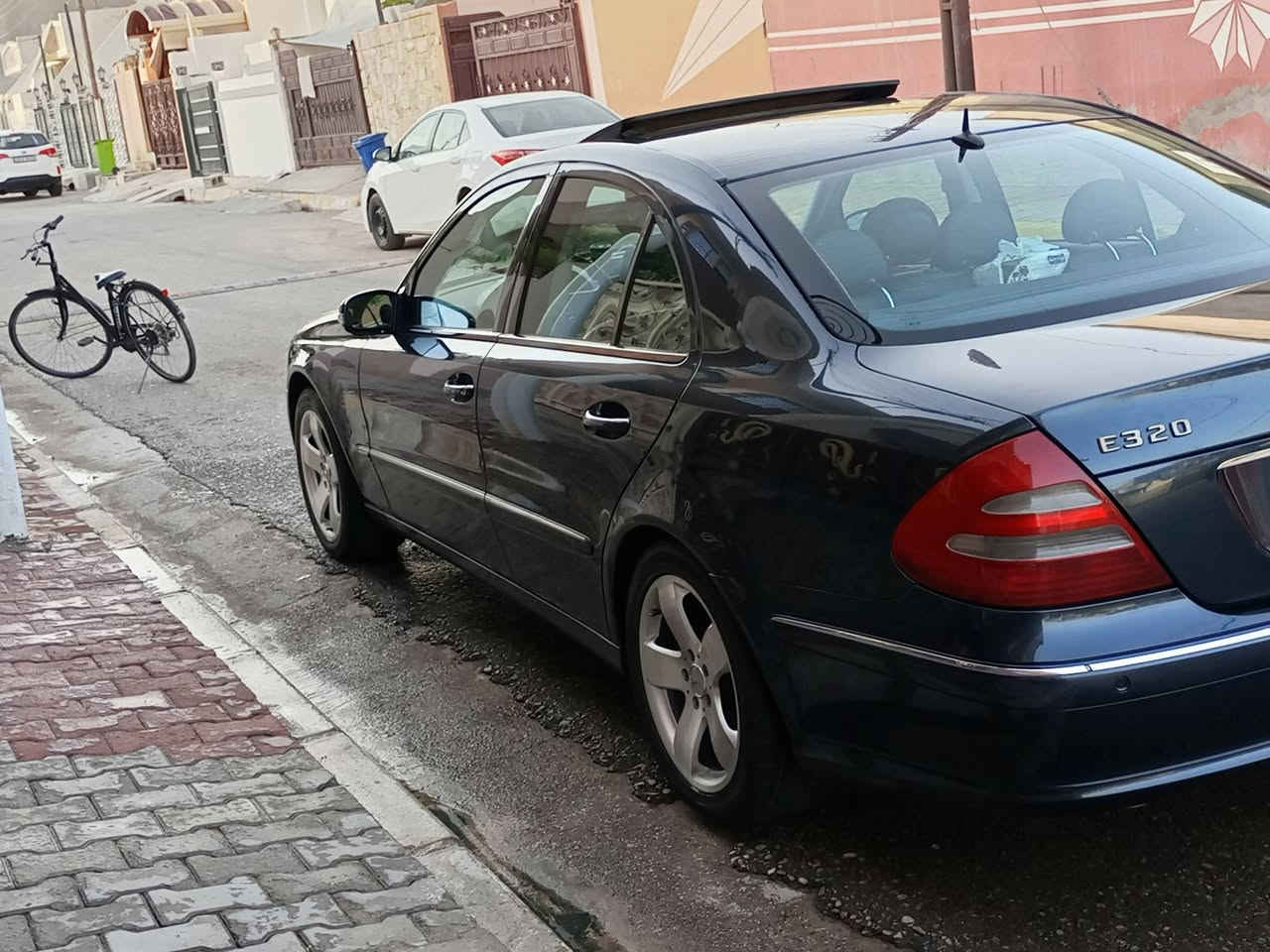 مارسيدس 211 موديل 2003 حجم 320 بدون حادث بيها قطع اوربي نظيفة جداً رقم كركوك بس وكالة مكان السيارة كركوك بيع او مراوس السعر خاص ***********
