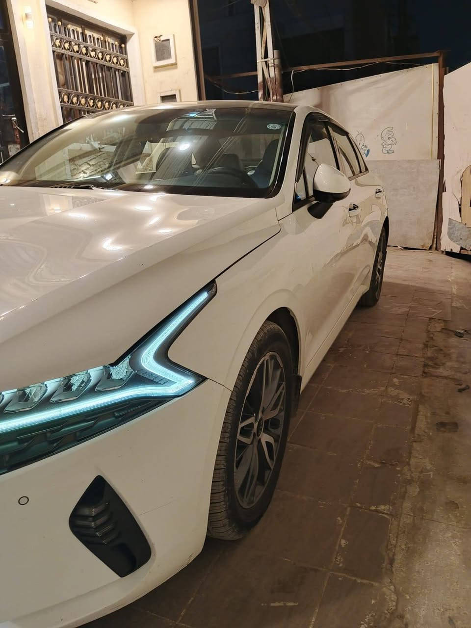 السلام عليكم 
كياk5 موديل 2021 خليجي
 مواصفات فول بانوراما 
كشنات جلد ***********
تحكم ستيرن
كراسي الاماميه كهرباء
شاشه***********
وباقي المواصفات معروفه
السياره مكفوله من الصبغ
مكاني بغداد باسمي رقمي *********** بغداد, العراق
