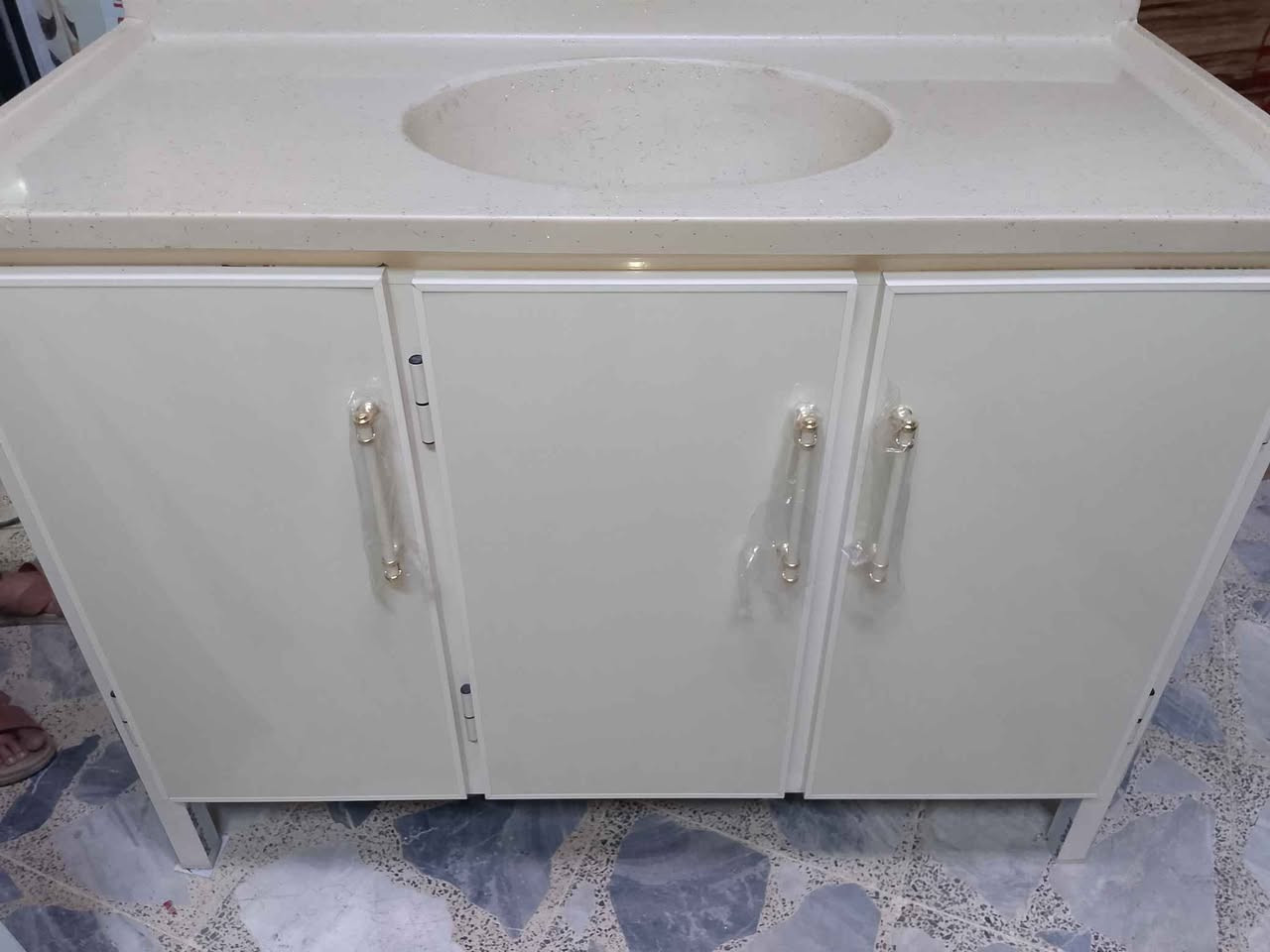 سنك متروعشرين مرمر جديد مقوى بجسور تحت الارضيه والرف توصيل موجود جميع مناطق البصره حجز وتساب *********** البصرة, العراق
