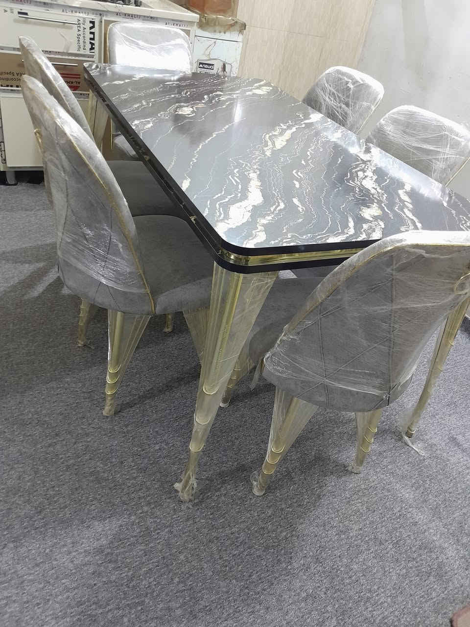 ميزطعام للبيع جديدالسعر٢٤٠ميزابلازمه هم جديدالسعر٦٠طبلات السعر٢٥تخم كولش جديدالسعر٤٥٠العنوان الشعب *********** التصال عله هذا الرقم اوعله المزنجر
