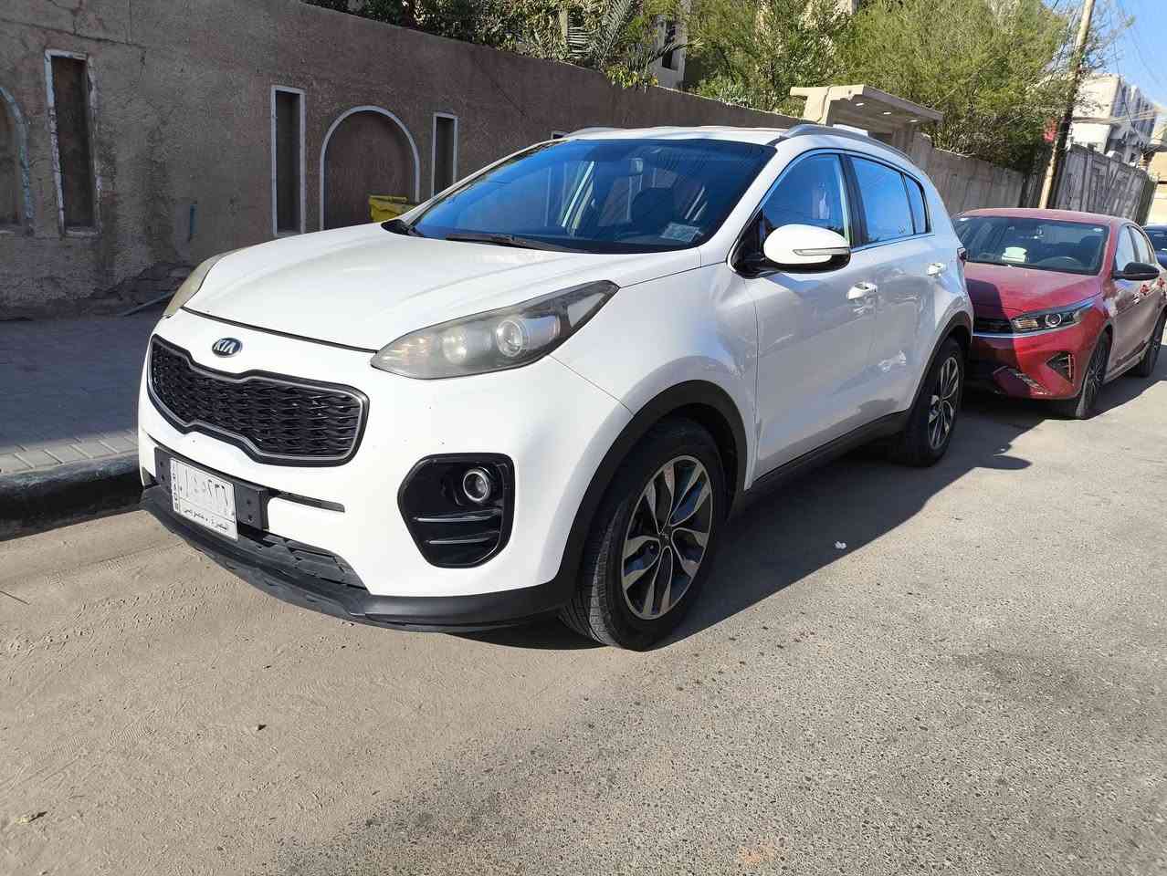 سبورتج 2018 وارد كوري گاز .
محرك 2000 تيربو بدون ادبلو . 
ماشية 230 الف .
رقم بصرة السيارة بالبصرة .
مكفولة كفالة عامة لا ضربة و لا صبغ و لا بارد .
السيارة من دخولها على أيدي و جاهزة بدون نواقص الحمدلله.
السعر 158 ورقة و بيها مجال جدا بسيط بعد المعاينة 
اي استفسار ***********
