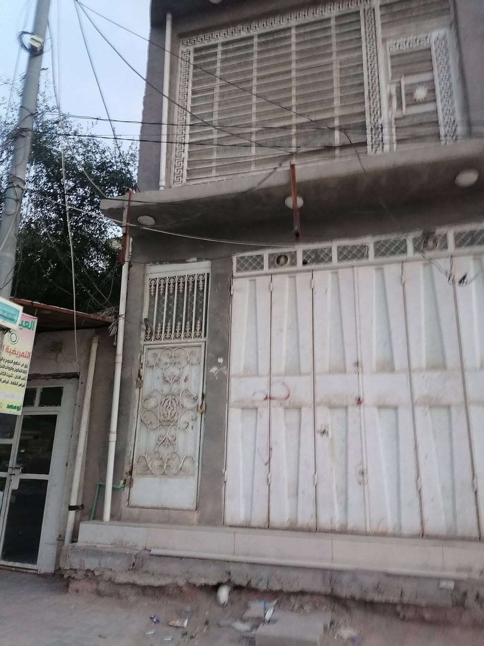 بناية تجارية مناسبة
المساحة ١٠٠ متر
واجه ٥ نزال ٢٠
تحتوى على
محل تشغله سابقاً صيدلية
الواجه ٤متر النزال ٢٠متر
فيها درج خارجي
وشقة في الطابق الأعلى تحتوي على
غرفة نوم
صاله كبيره 
ومطبخ
وصاله
البناء كونكريت مسلح
الموقع الديوانية حي العسكري الثالث على الشارع الرئيسي شارع ٣٠ مباشر
السعر ١١٥ مليون
للاستفسار أكثر مراجعة مكتب التوكل للعقار الكائن في حي العسكري شارع ٣٠ او الاتصال والمراسلة على الواتساب على الرقم ***********
