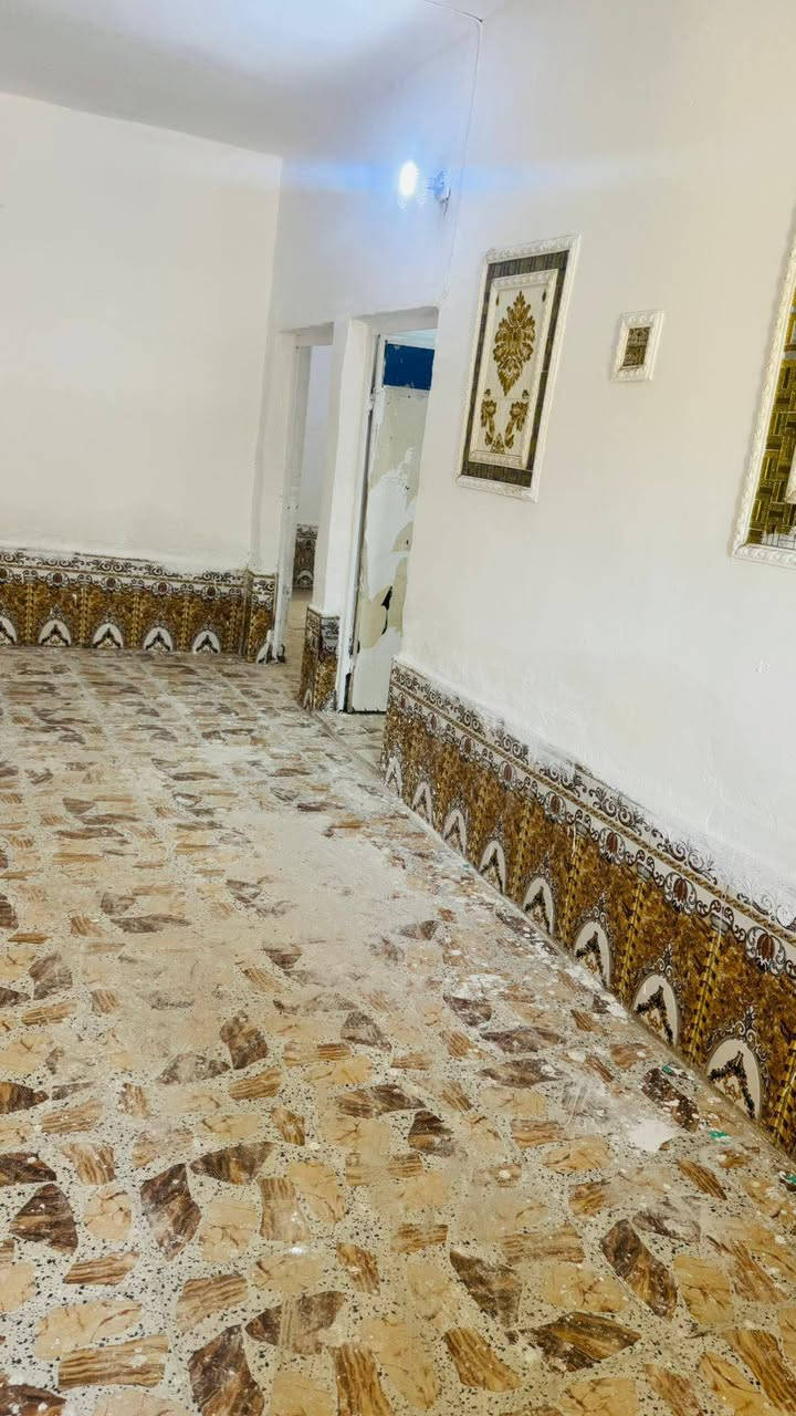 للبيع
المساحه 275

الدوانم خلف مطعم الديوان 

تتوفر كل الخدمات ماء كرهباء تبليط مجاري
***********
