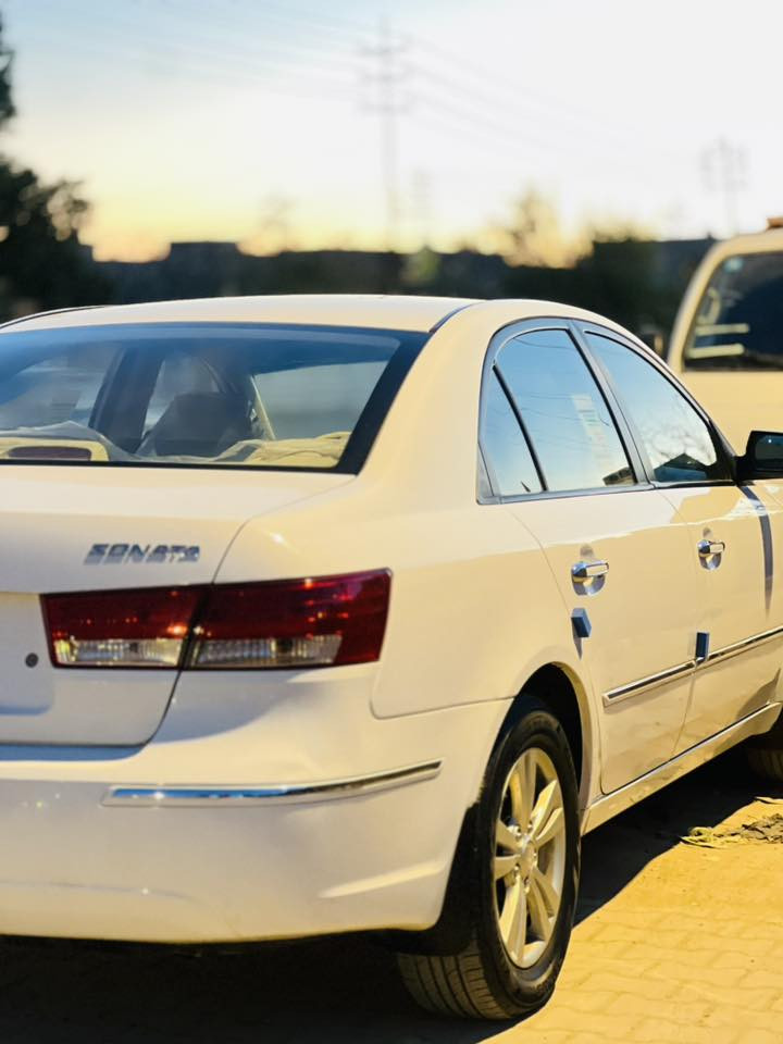 للبيع سوناتا 2010 وارد خليجي 
السياره جديده ماشيه 120 حقيقي 
بيه تبديل قطعتين  جاملغ وبنيد أصليات شرط حاويه مو تجاري بس تبديل بدون دواخل  
محرك 2400 السياره مال جناي ما ناقصه شي  السعر 137 بيه مجال بصيط  بس الشراي ينتصل ***********
