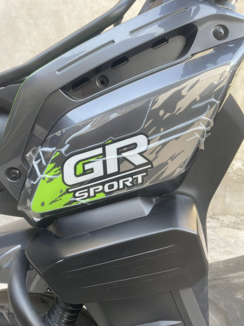 سلام عليكم دراجة شحن اباتشي موديل 2026 المواصفات:محرك عملاق 3000 واط حقيقي 6 بطاريات 🔋 مسطرة أصلية (72v-35A)تحكم بالسرعات (1-2-3)شاشة عرض ايباد لعرض السرعة والأعطال لايتات امامية LED دائرية بأضائة عالية كلش سكن عالي ناصي رماش بريكات هايدروليك دسك أمامي خلفي - Rنظام رجوع للخلف -هورن ومكان لشحن التلفون وجيب حامل للتلفون مقعد مريح + صندوق تخزين جوة المقعد دبلات امامية هايدروليك + دبلات خلفية غاز  نظامين تشغيل سويج وبصمة تشغيل عن بعد وقفل حماية للسرقة شاحنة ذكية تقرة شكد بيها شحن دراجة جديدة 🆕 ونضيفة ومناقصه برغي السعر المطلوب: 1250 مليون وميتين وخمسين وبيها مجال للطيبين تعال شوفه وبيك خير وتدلل موجود خاص او الرقم للتواصل *********** مكاني بغداد
