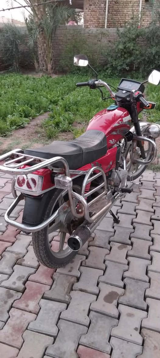 دراجة فيوم موديل 2013 أصوليه وبلادية ،، اوراق كاملة عمار ابراهيم ،، معمره تعمير جديد قبل اسبوع ،، تانكي وصفاحيات ،، ماصده دشبول اشياير ،، باتري جديد كهربائيات كامله مكمله ،، كشن جديد ،، دراجة مرتبة مال جناي (السعر 600 بيها مجال للشراي) العنوان ،، الكوت / الدجيلي رقم هاتف ***********
