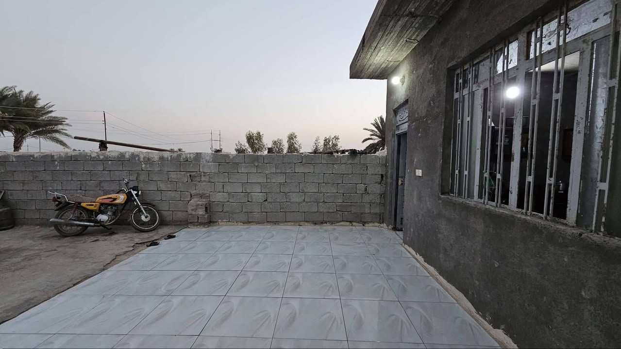عقار مناسب في كربلاء💯
إقرأ التفاصيل قبل لا تتصل رجاءا 
✅نصف دونم للبيع واجهه 15م
وجه على شارع سبيس عرض 8 م
مع بيت مساحة البيت 200 م 
غرف نوم عدد اثنين  6×4 م
استقبال، صالة، مطبخ، صحيات 

✅️متوفرة كافة الخدمات
تبليط، ماء، كهرباء، مدارس 
طابو سند 25 إقرار محكمة 

✅️الموقع كربلاء - منطقة الجذار 
شارع نجف كربلاء عمود 1141
يبعد عن شارع التبليط 400 م
يبعد عن شارع الزوار  8 كيلو 
يبعد من مركز مدينة كربلاء 18 كيلو

💰السعر 85 مليون عقاري كربلاء 

📞 إتصل الآن ***********
