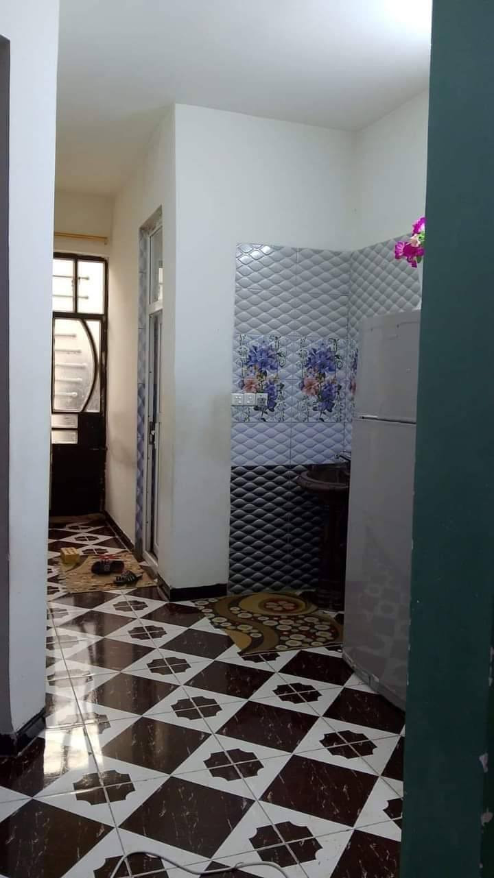 دار للبيع مساحه 160م 
ملك صرف باسمي شارع السكلات منطقة الحفيين الدار زنجيل بضهر الشارع التجاري يحتوي على استقبال +وصاله داخليه كبيره +مطبخ +غرفة  نوم عدد 2+بيتونه كبيره الدار عالي عن الشارع نص متر السعر 135 قابل للتفاوض رقم صاحب الدار ***********واتساب
