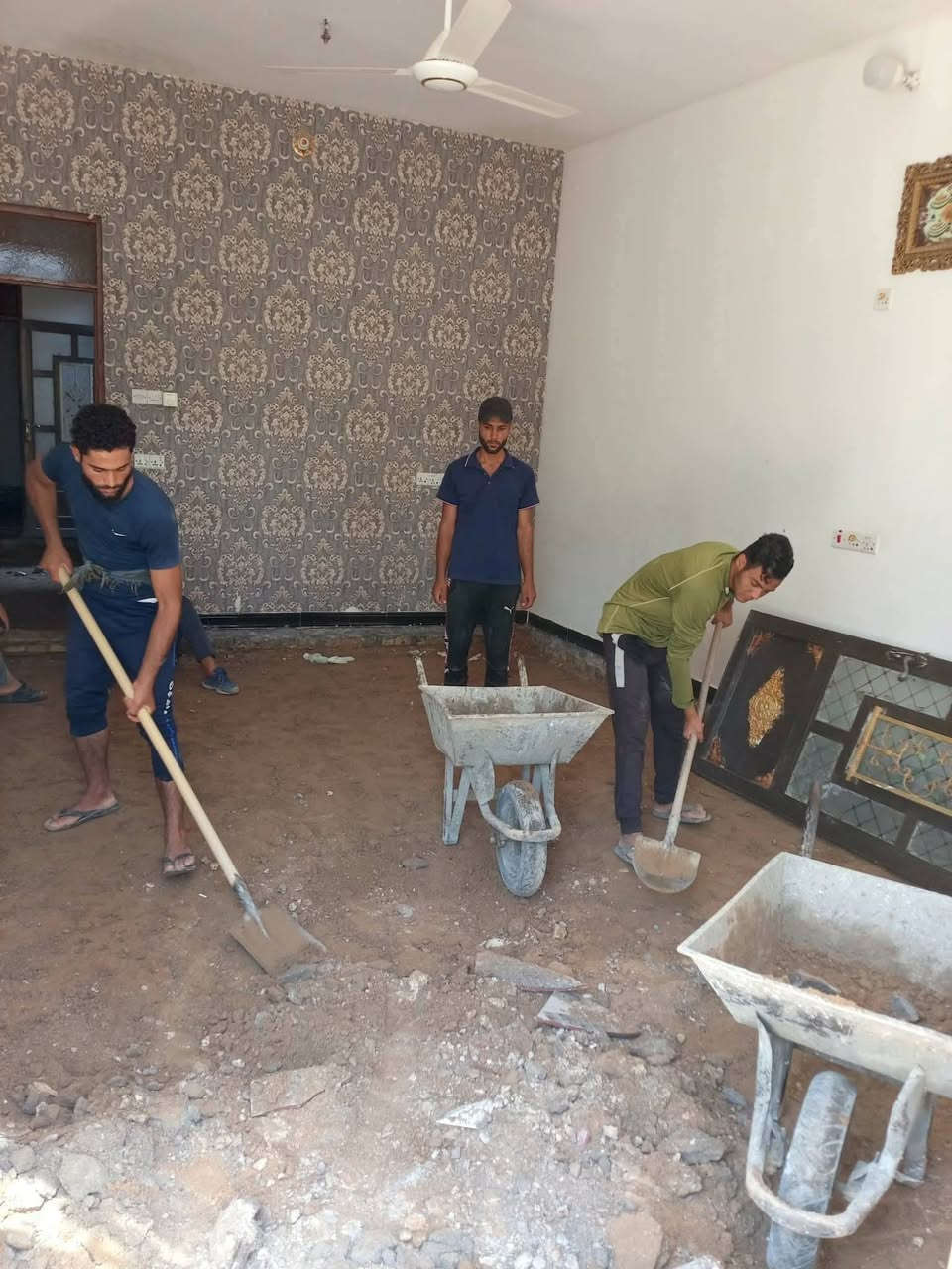 السلام عليكم /كادر عمل جاهز تصعيد مواد +تنضيف بيوت حدائق+ تفليش+ دفن نهري +نقل اثاث//معداتنه جاهزه
وسياره تجيك للبيت ماعليك بس الاتصال بالرق***********
