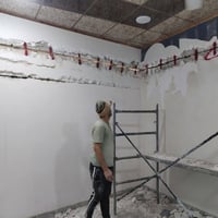 تعبت من شقوق الجدران التي تشوه منظر البيت لاتشيل هم احنا نرجع الحائط م...