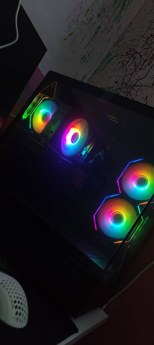 تحية طيبة عليكم 
للبيع تجميعه كيس وشاشة نظافة 99.9%
المواصفات 
RTX 5060 8GB ZOTAC GAMING
CPU i5 12400F
M.B ASUS PRAIM H610M-K4 
PS ATX  650 W THE  ROCK 
 DEEPCOOL 400 V5 
RAM 2*8 (16GB) 3200 DDR4
m.2 nvme 500GB
CASE SAMA SV -02BK
التجميعه وصل الشراء 14/3/2026 ممستخدمه كلش قليل وبعدها بلاصق الضمان كل كراتين القطع موجودات 
سعر الكيس 1150 الف قفل 
سعر الشاشة 215 جديدة *
Aoc 180hz 27 ips 0.5ms 1080p 
القطعتين 1350 مكاني بصرة 
رجاء فقط الشراي يراسلني متوفر خاص او واتس *********** 🩶
