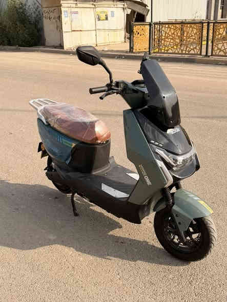 السلام عليكم ورحمة الله وبركاته 
دراجه شحن فضائي 
تشغيل بصمه 
دبل سويج 
اشاير +دبل اشاره 
3سرع توصل 80km
6بطاريات مسطره دبل تمشي 50km
ملف 2000
شاشه اعطال 
لايت زنون عالي ناصي 
نضام قاطع دوره 
بريكات دهن دسك امامي خلفي 
دبل بجم حمايه من الماء (اغسل براحتك)
دراجه جديده كلش 
السعر 850وبيها مجال 
مكاني زيونه
***********
