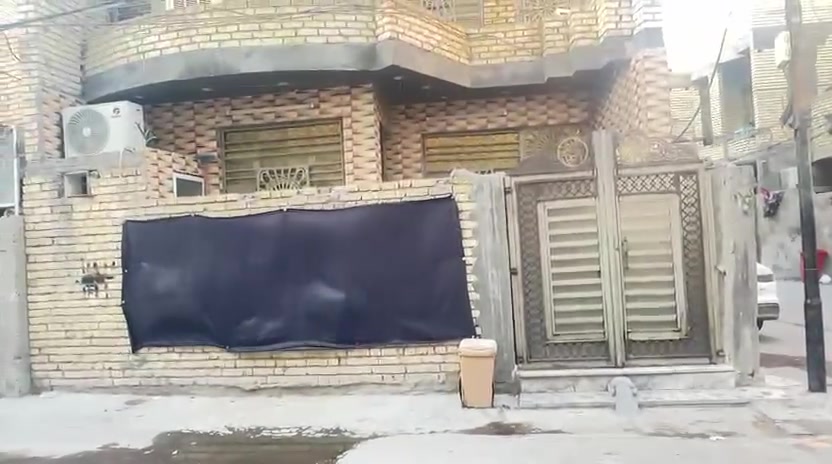 السلام عليكم بيت في منطقة الحبيبية بالقرب من ساحة الحمزه الكائن في فرع مستشفى الولادة واقع حال 90 متر علماً هو حوالي97 متر 
طابقين كامل مكمل من صحيات وكهرباء وماء بناء حديث 
للاستفسار الاتصال على الرقم 
***********
