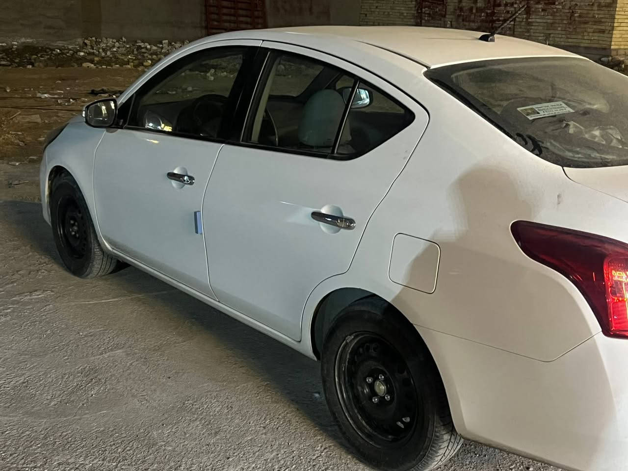 السلام عليكم
للبيع 
نيسان سني 
موديل 2025
رقم بغداد الجديد. باسمي
مكفوله كفاله عامه 
ماشيه 30 
السعر 135 وبيها مجال 
مواصفات 
شاشه 
4جام كهرباء 
تبريد قطعتين 
للاتصال ***********
مكان سياره الكراده
