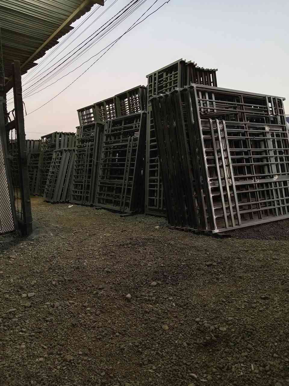 شباك جنل 200 *200 سعر (١٣٠) شباك جنل 150 *200 سعر (١٠٥) باب جنل 100 *270 سعر(١٣٠) *********** الله يرزق الجميع
