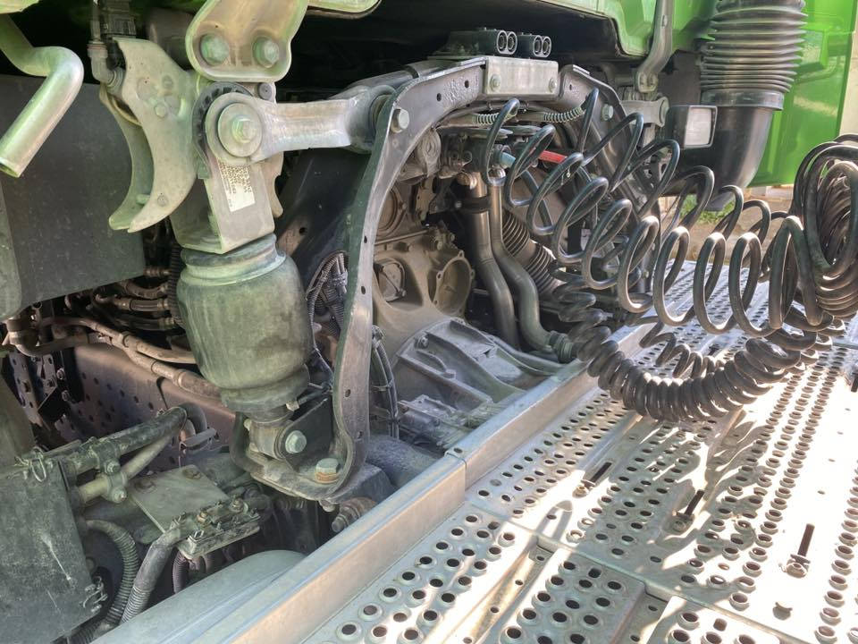 سلام وعليكم راس تريلة وحش للبيع فقط بس راس فصل وربط فول مواصفات موديل سيارة 2016 لسعر575قابل لتفاوض***********
