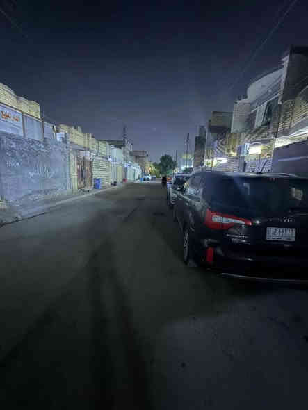 سلام عليكم بيت البيع مساحته100 متر نزل 21 وجه 5 

قاطين القط الثاني هيكل يحتاجله بيضه وكاشي فقط 

بي 3 غرف نوم وستقبال وترك عدد 2   وحمامات 3

ومطبخ 

ستاره بيتونه كله كامله مكمله بيت جهاز وخير من الله 

عنون البيت في منطقت حي اور 600 

ام الكبره والغزلان شارع علاوت زويني قرب مخبز الروعه 

‭0773 272 1777‬

جنس الكاع زرعي  سند 25 

سعر البيت 110 ماليون وبي مجال
