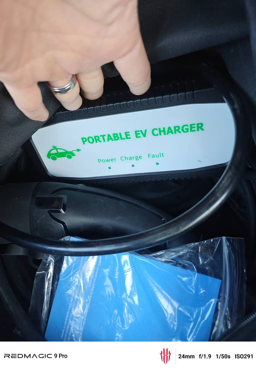عندی هاي اثنين شاحينة type2 اريد اراوس بشاحنة 32امبير تيسلا اذا عدكم نزل صورة.
1-charger bokman 3phase-single phase

Single phase 3.6kw 16A

3phase 11kw 

لازم تربطها بكهرباء 3 فيز يشتغل جهاز

2-EV charger 16A 3.6kw single phase


**إذا كنت صاحب هذا الإعلان وتريد حذفه لأي سبب، رجاءا أرسل رسالة إلى الدعم الفني**