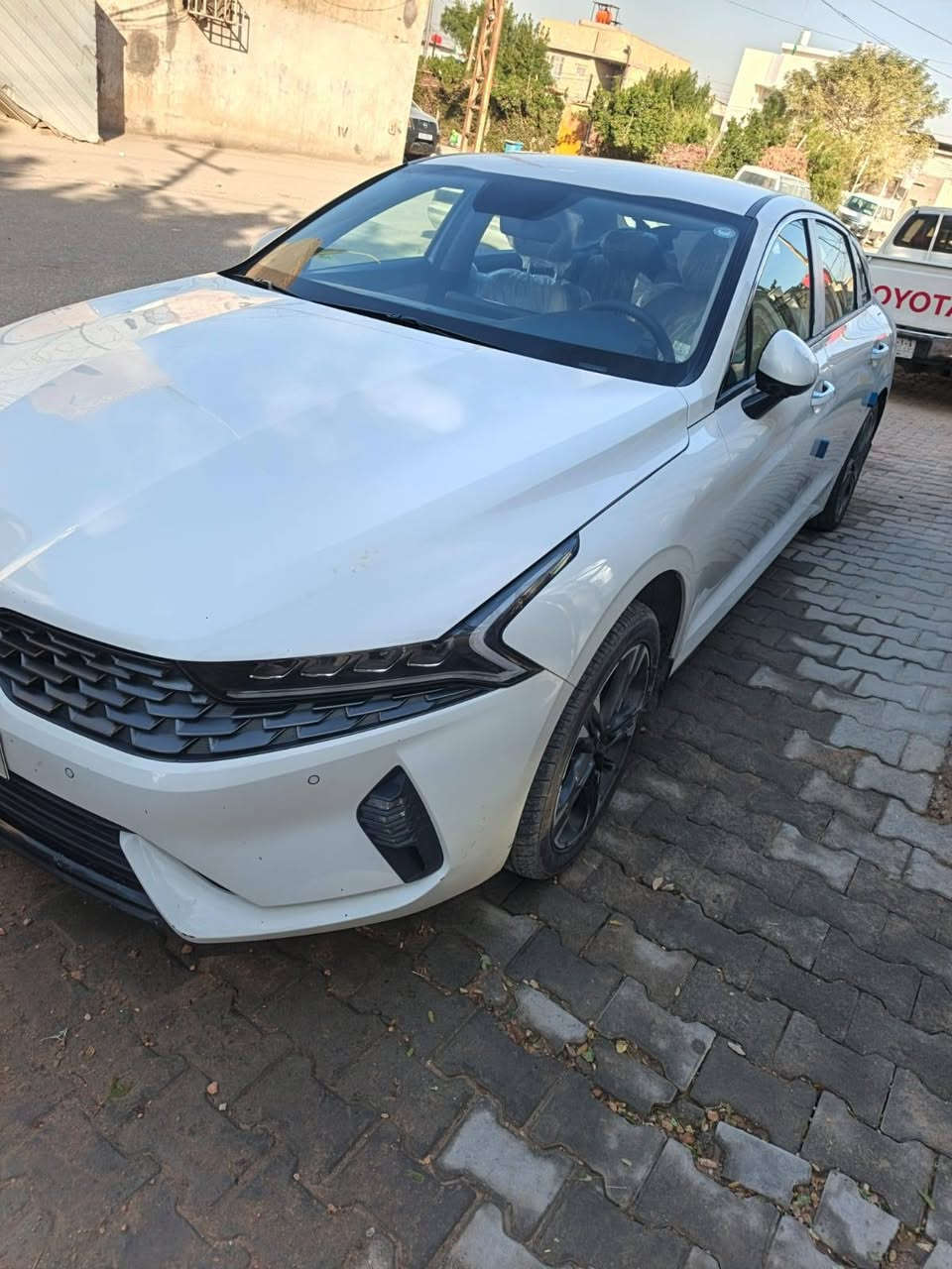 K5 موديل ٢٠٢٣ رقم اربيل مكينه ٢٠٠٠  كشن كهرباء خليجيه سياره
بيه مكانين بارد كما موضح بالصوره وسونار موجود بيه قبل ٣ ايام مكينه وكير كفاله عامه من كلشي سعر ١٩٨ ورقه وبيه مجال اتصل على *********** مكان سياره نجف كوفه
