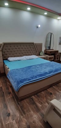 غرفة نوم نظيف جدا ٨٥٠  الف  ٠٧٧٠١٣٠٦٣٨٤