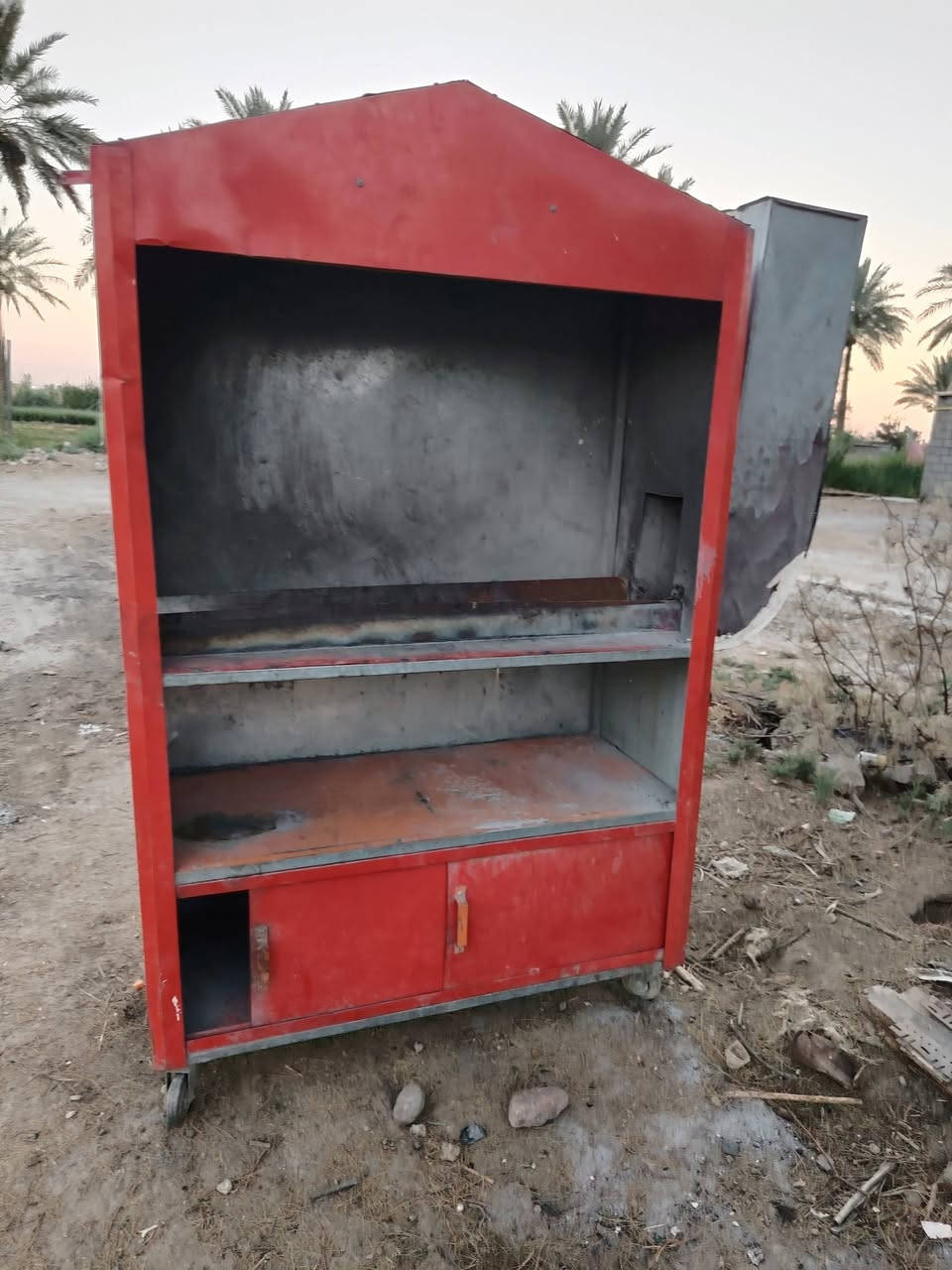 يتوفر اغراض مستعمله للبيع مثل ما موضح بل صور المكان شمال بغداد التاجي *********** وتساب شتريد موجود بيع مفرد او الكل توصيل ماعندي
