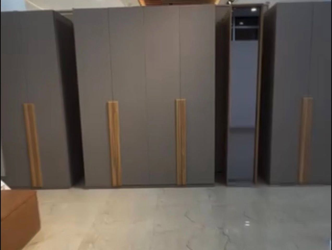 غرفه تركي 10 قطع نظافه ميه بالميه
سعرها مليونين ونص مكانها الحارثيه
مجرات وابواب هيدروليك السرير جك ومخزن
فول انارة


**إذا كنت صاحب هذا الإعلان وتريد حذفه لأي سبب، رجاءا أرسل رسالة إلى الدعم الفني**